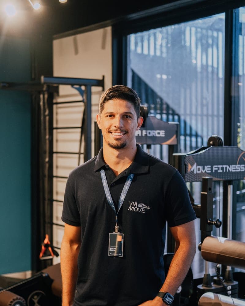 Retrato de Felipe Faria, coordenador de performance e prevenção do Via Move.